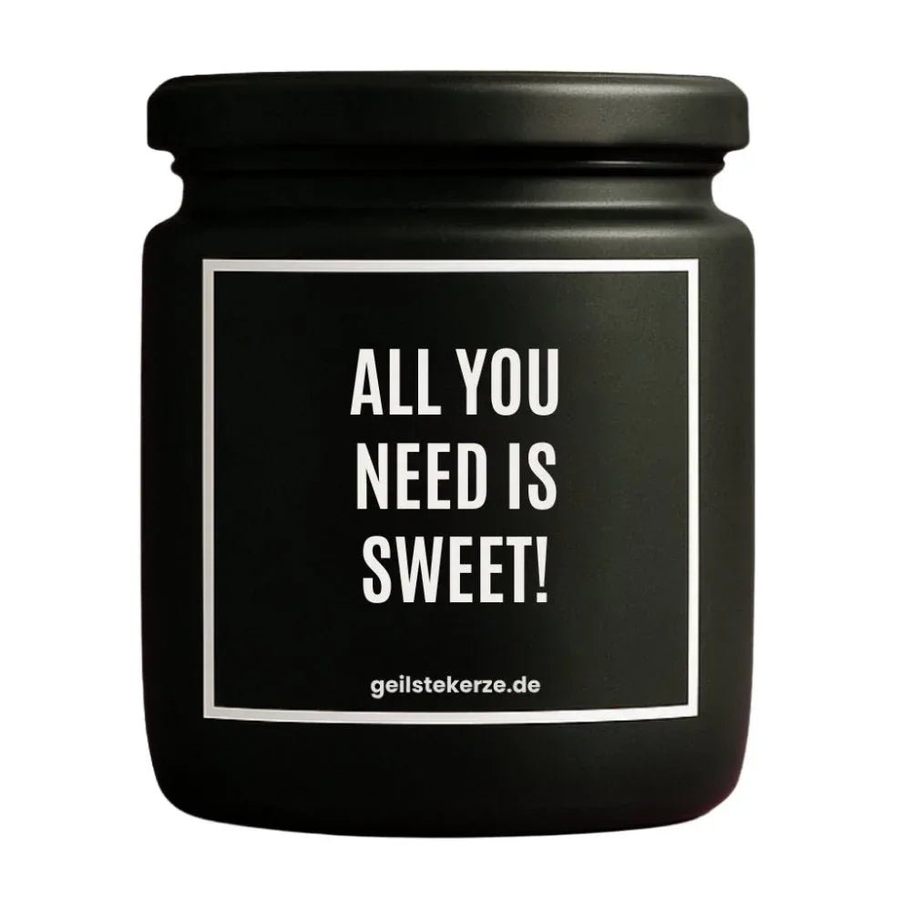 ALL YOU NEED IS SWEET Duftkerze Detail – weißes Sojawachs, handgemacht