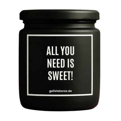 ALL YOU NEED IS SWEET Duftkerze Detail – weißes Sojawachs, handgemacht