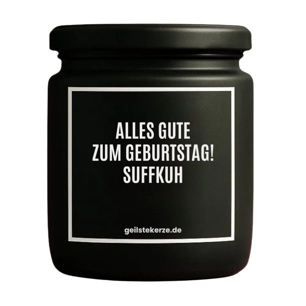 Duftkerze mit Spruch von geilstekerze ist der neue Geschenketrend. Diese witzige Kerze Vegane Bio-Kerze mit Spruch – ALLES GUTE ZUM GEBURTSTAG! SUFFKUH brennt mega lange sagenhafte 80 Stunde, hochwertige ätherische Öle schaffen beste Duftverteilung. Mit 1400 lustigen Sprüchen perfekt zum Verschenken. Handgemacht in Deutschland von geilstekerze.de -Die beste Duftkerze die du kaufen kannst.