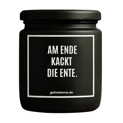 Duftkerze mit Spruch von geilstekerze ist der neue Geschenketrend. Diese witzige Kerze Vegane Bio-Kerze mit Spruch – AM ENDE KACKT DIE ENTE. brennt mega lange sagenhafte 80 Stunde, hochwertige ätherische Öle schaffen beste Duftverteilung. Mit 1400 lustigen Sprüchen perfekt zum Verschenken. Handgemacht in Deutschland von geilstekerze.de -Die beste Duftkerze die du kaufen kannst.