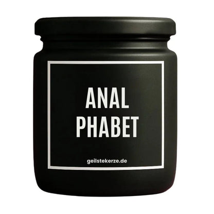 Duftkerze mit Spruch von geilstekerze ist der neue Geschenketrend. Diese witzige Kerze Vegane Bio-Kerze mit Spruch – ANAL PHABET brennt mega lange sagenhafte 80 Stunde, hochwertige ätherische Öle schaffen beste Duftverteilung. Mit 1400 lustigen Sprüchen perfekt zum Verschenken. Handgemacht in Deutschland von geilstekerze.de -Die beste Duftkerze die du kaufen kannst.