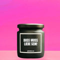 Vegane Bio-Kerze mit Spruch – BASS MUSS LIEBE SEIN