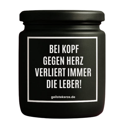 Duftkerze mit Spruch von geilstekerze ist der neue Geschenketrend. Diese witzige Kerze Vegane Bio-Kerze mit Spruch – BEI KOPF GEGEN HERZ VERLIERT IMMER DIE LEBER! brennt mega lange sagenhafte 80 Stunde, hochwertige ätherische Öle schaffen beste Duftverteilung. Mit 1400 lustigen Sprüchen perfekt zum Verschenken. Handgemacht in Deutschland von geilstekerze.de -Die beste Duftkerze die du kaufen kannst.