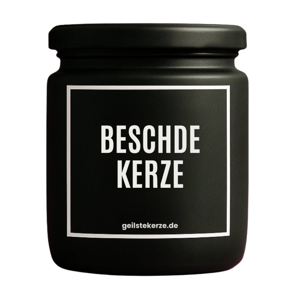 Duftkerze mit Spruch von geilstekerze ist der neue Geschenketrend. Diese witzige Kerze Vegane Bio-Kerze mit Spruch – BESCHDE KERZE brennt mega lange sagenhafte 80 Stunde, hochwertige ätherische Öle schaffen beste Duftverteilung. Mit 1400 lustigen Sprüchen perfekt zum Verschenken. Handgemacht in Deutschland von geilstekerze.de -Die beste Duftkerze die du kaufen kannst.