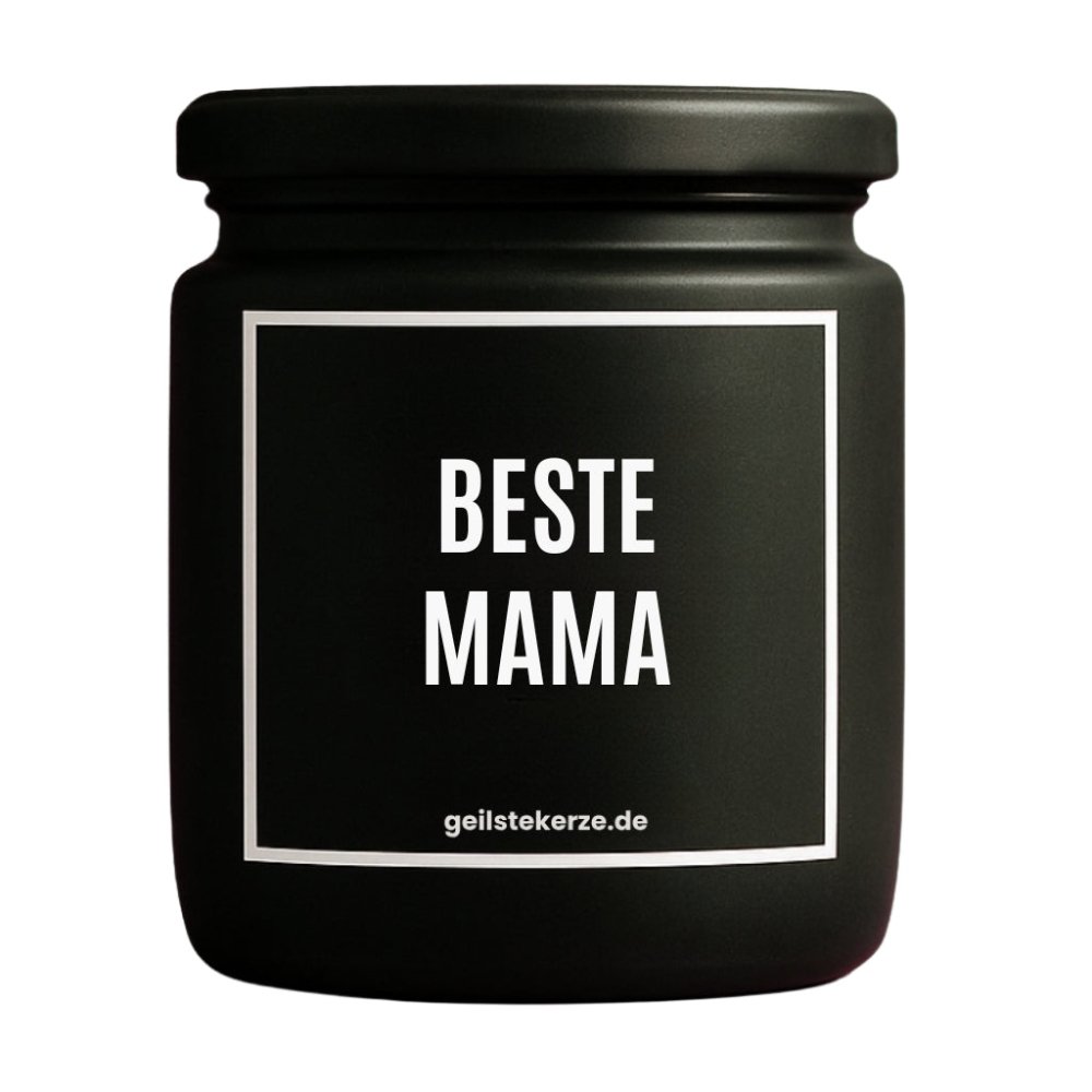 Duftkerze mit Spruch von geilstekerze ist der neue Geschenketrend. Diese witzige Kerze Vegane Bio-Kerze mit Spruch – BESTE MAMA brennt mega lange sagenhafte 80 Stunde, hochwertige ätherische Öle schaffen beste Duftverteilung. Mit 1400 lustigen Sprüchen perfekt zum Verschenken. Handgemacht in Deutschland von geilstekerze.de -Die beste Duftkerze die du kaufen kannst.