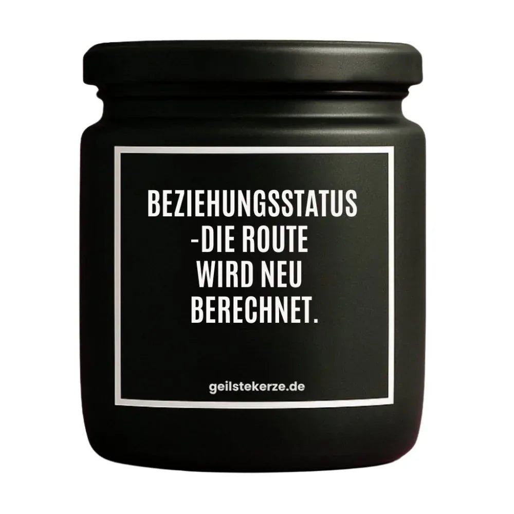 Vegane Bio-Kerze mit Spruch – BEZIEHUNGSSTATUS -DIE ROUTE WIRD NEU BERECHNET.