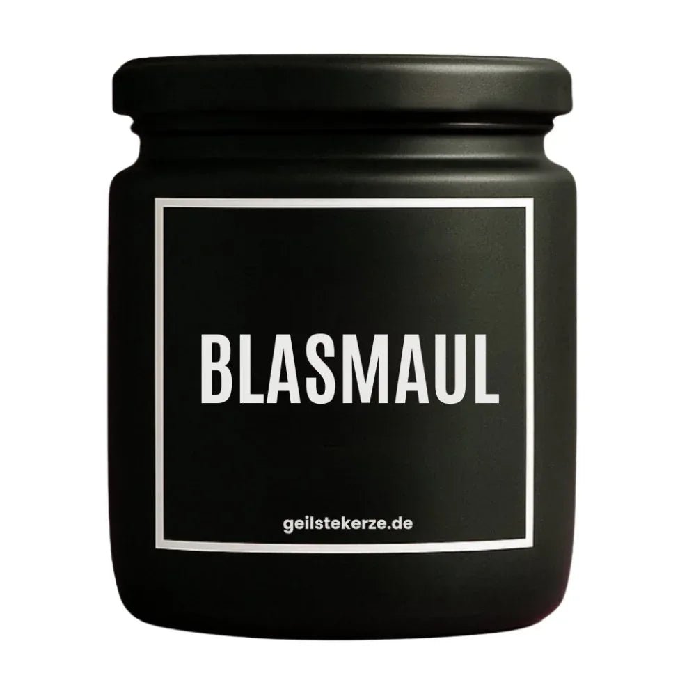 Duftkerze mit Spruch von geilstekerze ist der neue Geschenketrend. Diese witzige Kerze Vegane Bio-Kerze mit Spruch – BLASMAUL brennt mega lange sagenhafte 80 Stunde, hochwertige ätherische Öle schaffen beste Duftverteilung. Mit 1400 lustigen Sprüchen perfekt zum Verschenken. Handgemacht in Deutschland von geilstekerze.de -Die beste Duftkerze die du kaufen kannst.