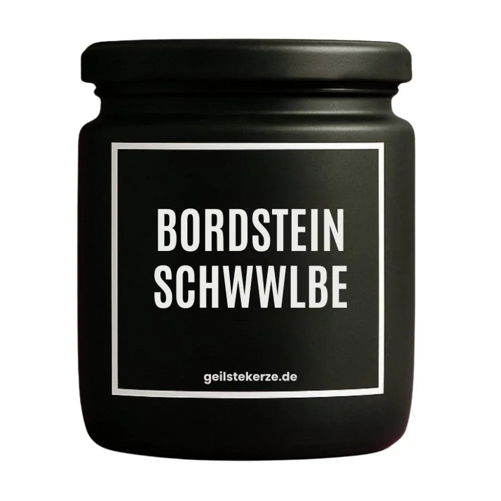 Duftkerze mit Spruch von geilstekerze ist der neue Geschenketrend. Diese witzige Kerze Vegane Bio-Kerze mit Spruch – BORDSTEINSCHWALBE brennt mega lange sagenhafte 80 Stunde, hochwertige ätherische Öle schaffen beste Duftverteilung. Mit 1400 lustigen Sprüchen perfekt zum Verschenken. Handgemacht in Deutschland von geilstekerze.de -Die beste Duftkerze die du kaufen kannst.