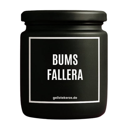 Duftkerze mit Spruch von geilstekerze ist der neue Geschenketrend. Diese witzige Kerze Vegane Bio-Kerze mit Spruch – BUMS FALLERA brennt mega lange sagenhafte 80 Stunde, hochwertige ätherische Öle schaffen beste Duftverteilung. Mit 1400 lustigen Sprüchen perfekt zum Verschenken. Handgemacht in Deutschland von geilstekerze.de -Die beste Duftkerze die du kaufen kannst.