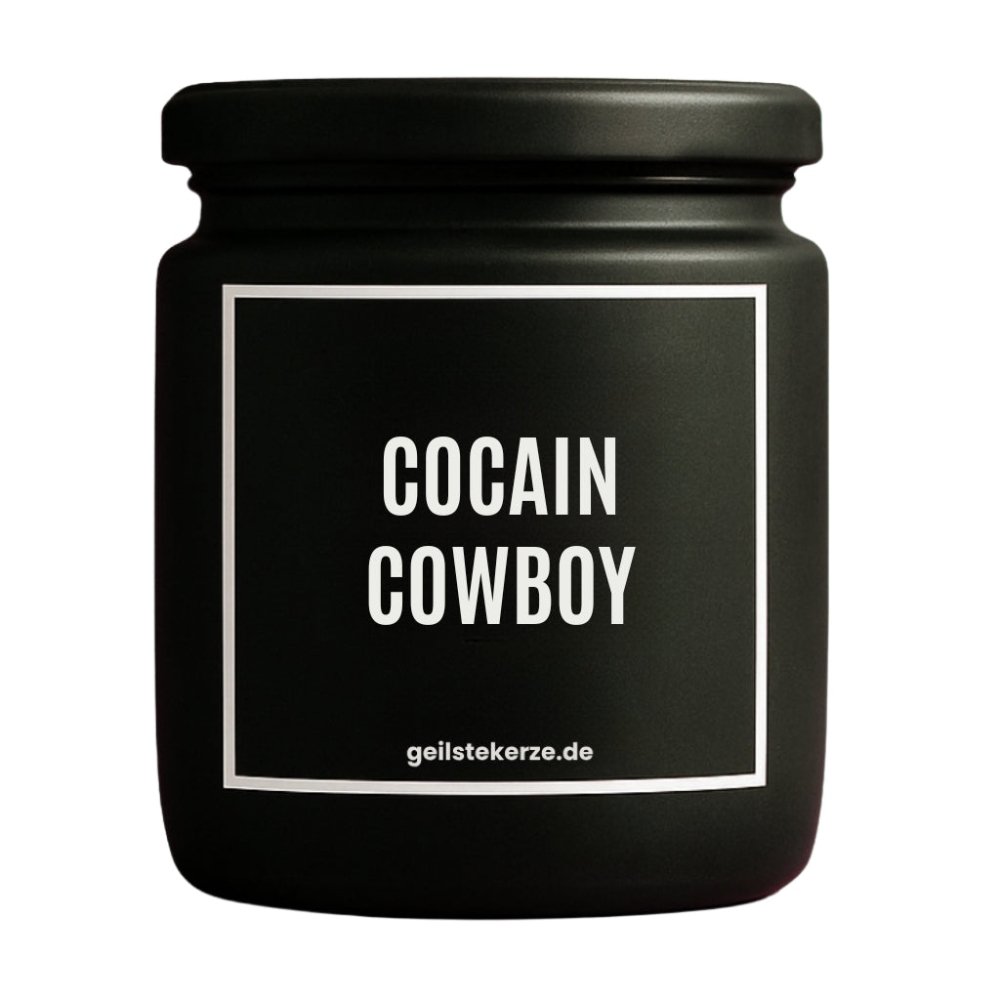 Duftkerze mit Spruch von geilstekerze ist der neue Geschenketrend. Diese witzige Kerze Vegane Bio-Kerze mit Spruch – COCAIN COWBOY brennt mega lange sagenhafte 80 Stunde, hochwertige ätherische Öle schaffen beste Duftverteilung. Mit 1400 lustigen Sprüchen perfekt zum Verschenken. Handgemacht in Deutschland von geilstekerze.de -Die beste Duftkerze die du kaufen kannst.