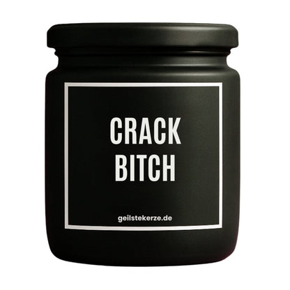 Duftkerze mit Spruch von geilstekerze ist der neue Geschenketrend. Diese witzige Kerze Vegane Bio-Kerze mit Spruch – CRACKBITCH brennt mega lange sagenhafte 80 Stunde, hochwertige ätherische Öle schaffen beste Duftverteilung. Mit 1400 lustigen Sprüchen perfekt zum Verschenken. Handgemacht in Deutschland von geilstekerze.de -Die beste Duftkerze die du kaufen kannst.