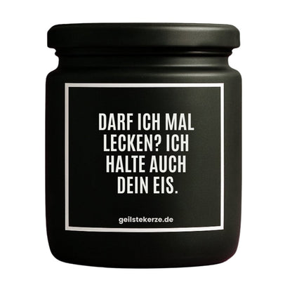 Duftkerze mit Spruch von geilstekerze ist der neue Geschenketrend. Diese witzige Kerze Vegane Bio-Kerze mit Spruch – DARF ICH MAL LECKEN? ICH HALTE AUCH DEIN EIS. brennt mega lange sagenhafte 80 Stunde, hochwertige ätherische Öle schaffen beste Duftverteilung. Mit 1400 lustigen Sprüchen perfekt zum Verschenken. Handgemacht in Deutschland von geilstekerze.de -Die beste Duftkerze die du kaufen kannst.