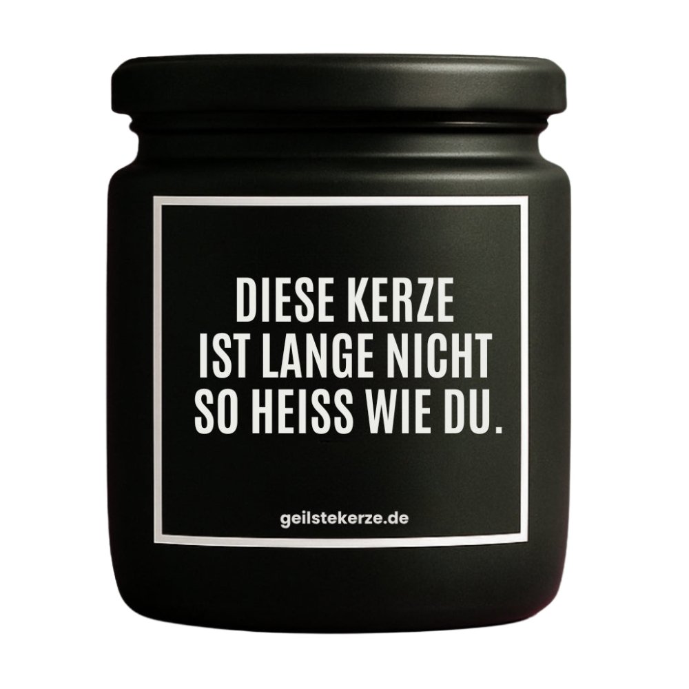 Duftkerze mit Spruch von geilstekerze ist der neue Geschenketrend. Diese witzige Kerze Vegane Bio-Kerze mit Spruch – DIESE KERZE IST LANGE NICHT SO HEISS WIE DU brennt mega lange sagenhafte 80 Stunde, hochwertige ätherische Öle schaffen beste Duftverteilung. Mit 1400 lustigen Sprüchen perfekt zum Verschenken. Handgemacht in Deutschland von geilstekerze.de -Die beste Duftkerze die du kaufen kannst.