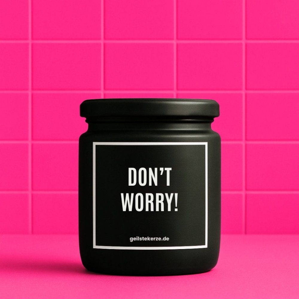 Duftkerze mit Spruch von geilstekerze ist der neue Geschenketrend. Diese witzige Kerze Vegane Bio-Kerze mit Spruch – DON‘T WORRY! brennt mega lange sagenhafte 80 Stunde, hochwertige ätherische Öle schaffen beste Duftverteilung. Mit 1400 lustigen Sprüchen perfekt zum Verschenken. Handgemacht in Deutschland von geilstekerze.de -Die beste Duftkerze die du kaufen kannst.