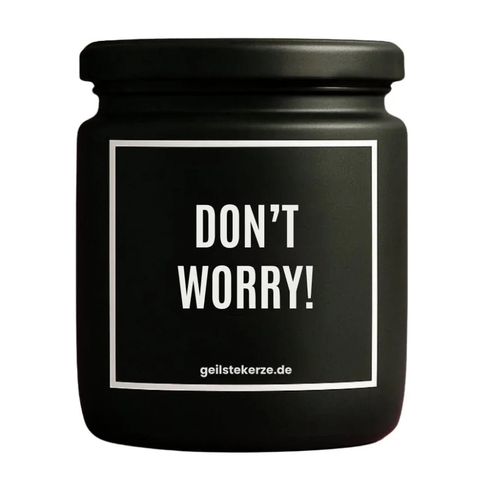 Duftkerze mit Spruch von geilstekerze ist der neue Geschenketrend. Diese witzige Kerze Vegane Bio-Kerze mit Spruch – DON‘T WORRY! brennt mega lange sagenhafte 80 Stunde, hochwertige ätherische Öle schaffen beste Duftverteilung. Mit 1400 lustigen Sprüchen perfekt zum Verschenken. Handgemacht in Deutschland von geilstekerze.de -Die beste Duftkerze die du kaufen kannst.