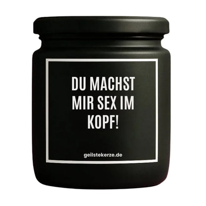 Duftkerze mit Spruch von geilstekerze ist der neue Geschenketrend. Diese witzige Kerze Vegane Bio-Kerze mit Spruch – DU MACHST MIR SEX IM KOPF! brennt mega lange sagenhafte 80 Stunde, hochwertige ätherische Öle schaffen beste Duftverteilung. Mit 1400 lustigen Sprüchen perfekt zum Verschenken. Handgemacht in Deutschland von geilstekerze.de -Die beste Duftkerze die du kaufen kannst.