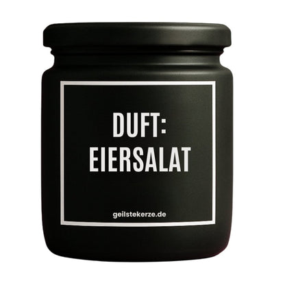 Duftkerze mit Spruch von geilstekerze ist der neue Geschenketrend. Diese witzige Kerze Vegane Bio-Kerze mit Spruch – DUFT: EIERSALAT brennt mega lange sagenhafte 80 Stunde, hochwertige ätherische Öle schaffen beste Duftverteilung. Mit 1400 lustigen Sprüchen perfekt zum Verschenken. Handgemacht in Deutschland von geilstekerze.de -Die beste Duftkerze die du kaufen kannst.