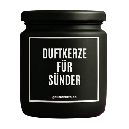 Duftkerze mit Spruch von geilstekerze ist der neue Geschenketrend. Diese witzige Kerze Vegane Bio-Kerze mit Spruch – DUFTKERZE FÜR SÜNDER brennt mega lange sagenhafte 80 Stunde, hochwertige ätherische Öle schaffen beste Duftverteilung. Mit 1400 lustigen Sprüchen perfekt zum Verschenken. Handgemacht in Deutschland von geilstekerze.de -Die beste Duftkerze die du kaufen kannst.
