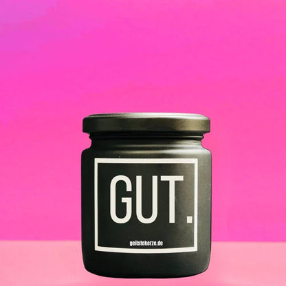 Duftkerze mit Spruch von geilstekerze ist der neue Geschenketrend. Diese witzige Kerze Vegane Bio-Kerze mit Spruch – Duftkerze I GUT brennt mega lange sagenhafte 80 Stunde, hochwertige ätherische Öle schaffen beste Duftverteilung. Mit 1400 lustigen Sprüchen perfekt zum Verschenken. Handgemacht in Deutschland von geilstekerze.de -Die beste Duftkerze die du kaufen kannst.