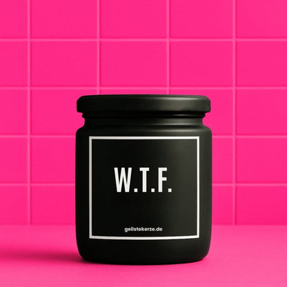 Duftkerze mit Spruch von geilstekerze ist der neue Geschenketrend. Diese witzige Kerze Vegane Bio-Kerze mit Spruch – Duftkerze I W.T.F. „what the fuck“ brennt mega lange sagenhafte 80 Stunde, hochwertige ätherische Öle schaffen beste Duftverteilung. Mit 1400 lustigen Sprüchen perfekt zum Verschenken. Handgemacht in Deutschland von geilstekerze.de -Die beste Duftkerze die du kaufen kannst.