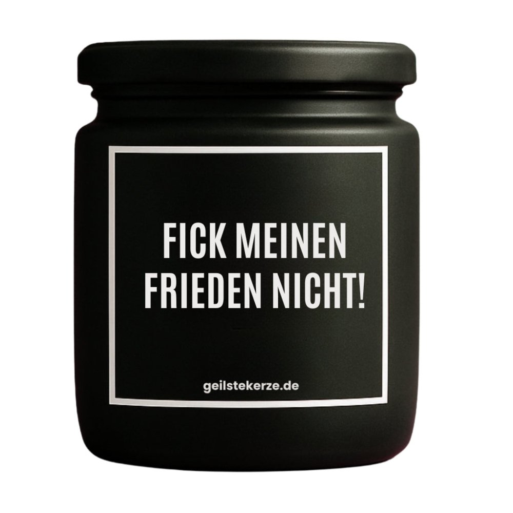 Duftkerze mit Spruch von geilstekerze ist der neue Geschenketrend. Diese witzige Kerze Vegane Bio-Kerze mit Spruch – FICK MEINEN FRIEDEN NICHT! brennt mega lange sagenhafte 80 Stunde, hochwertige ätherische Öle schaffen beste Duftverteilung. Mit 1400 lustigen Sprüchen perfekt zum Verschenken. Handgemacht in Deutschland von geilstekerze.de -Die beste Duftkerze die du kaufen kannst.