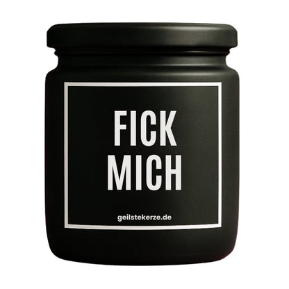 Duftkerze mit Spruch von geilstekerze ist der neue Geschenketrend. Diese witzige Kerze Vegane Bio-Kerze mit Spruch – FICK MICH brennt mega lange sagenhafte 80 Stunde, hochwertige ätherische Öle schaffen beste Duftverteilung. Mit 1400 lustigen Sprüchen perfekt zum Verschenken. Handgemacht in Deutschland von geilstekerze.de -Die beste Duftkerze die du kaufen kannst.