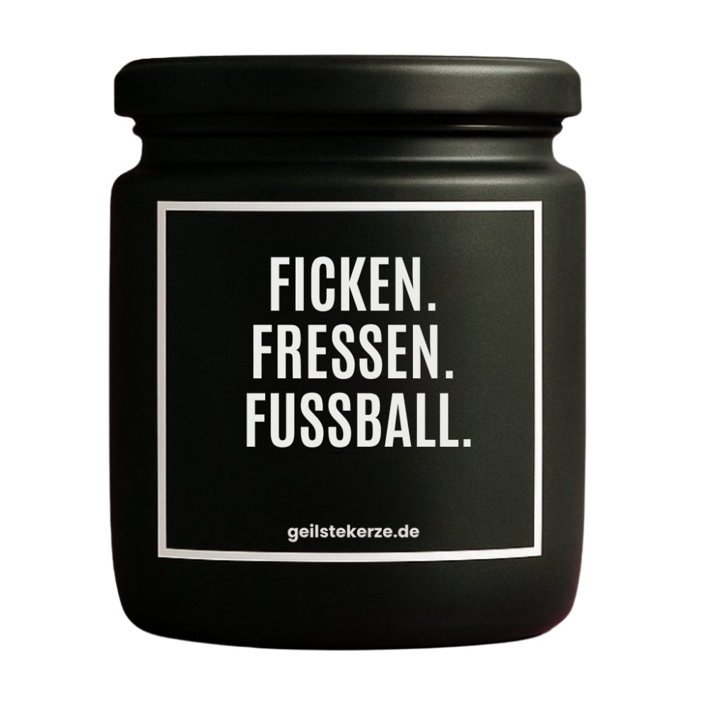 Duftkerze mit Spruch von geilstekerze ist der neue Geschenketrend. Diese witzige Kerze Vegane Bio-Kerze mit Spruch – FICKEN. FRESSEN. FUSSBALL. brennt mega lange sagenhafte 80 Stunde, hochwertige ätherische Öle schaffen beste Duftverteilung. Mit 1400 lustigen Sprüchen perfekt zum Verschenken. Handgemacht in Deutschland von geilstekerze.de -Die beste Duftkerze die du kaufen kannst.