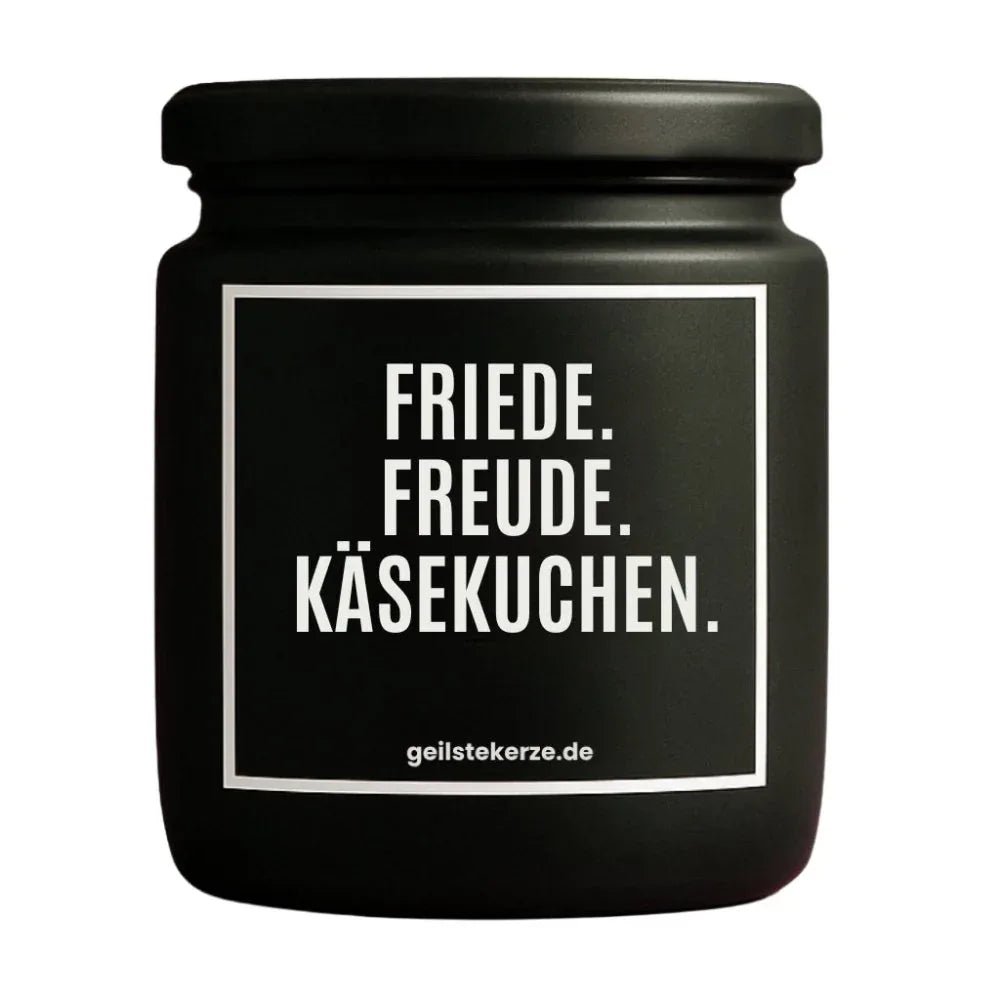 Vegane Bio-Kerze mit Spruch – FRIEDE. FREUDE. KÄSEKUCHEN.