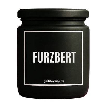 Duftkerze mit Spruch von geilstekerze ist der neue Geschenketrend. Diese witzige Kerze Vegane Bio-Kerze mit Spruch – FURZBERT brennt mega lange sagenhafte 80 Stunde, hochwertige ätherische Öle schaffen beste Duftverteilung. Mit 1400 lustigen Sprüchen perfekt zum Verschenken. Handgemacht in Deutschland von geilstekerze.de -Die beste Duftkerze die du kaufen kannst.