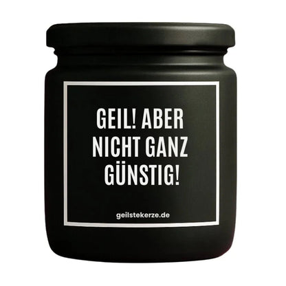 Duftkerze mit Spruch von geilstekerze ist der neue Geschenketrend. Diese witzige Kerze Vegane Bio-Kerze mit Spruch – GEIL! ABER NICHT GANZ GÜNSTIG! brennt mega lange sagenhafte 80 Stunde, hochwertige ätherische Öle schaffen beste Duftverteilung. Mit 1400 lustigen Sprüchen perfekt zum Verschenken. Handgemacht in Deutschland von geilstekerze.de -Die beste Duftkerze die du kaufen kannst.
