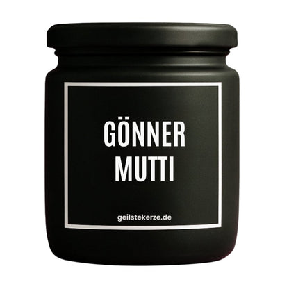 Duftkerze mit Spruch von geilstekerze ist der neue Geschenketrend. Diese witzige Kerze Vegane Bio-Kerze mit Spruch – GÖNNER MUTTI brennt mega lange sagenhafte 80 Stunde, hochwertige ätherische Öle schaffen beste Duftverteilung. Mit 1400 lustigen Sprüchen perfekt zum Verschenken. Handgemacht in Deutschland von geilstekerze.de -Die beste Duftkerze die du kaufen kannst.