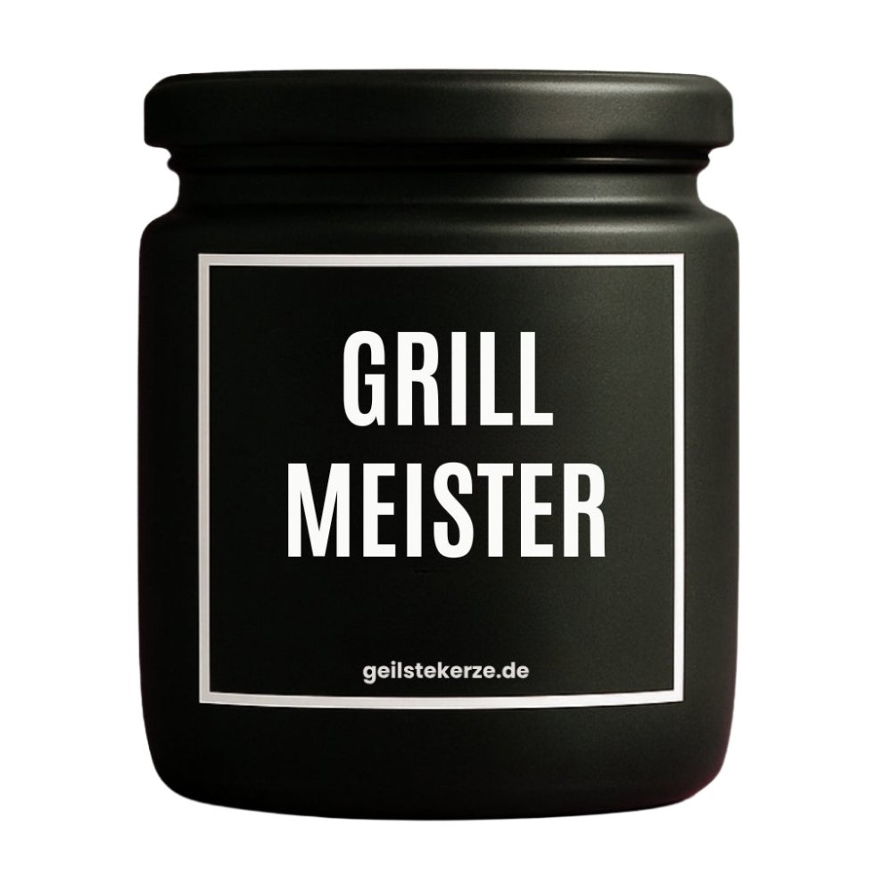 Duftkerze mit Spruch von geilstekerze ist der neue Geschenketrend. Diese witzige Kerze Vegane Bio-Kerze mit Spruch – GRILLMEISTER brennt mega lange sagenhafte 80 Stunde, hochwertige ätherische Öle schaffen beste Duftverteilung. Mit 1400 lustigen Sprüchen perfekt zum Verschenken. Handgemacht in Deutschland von geilstekerze.de -Die beste Duftkerze die du kaufen kannst.