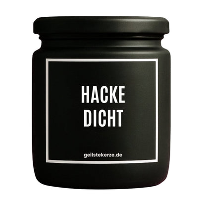 Duftkerze mit Spruch von geilstekerze ist der neue Geschenketrend. Diese witzige Kerze Vegane Bio-Kerze mit Spruch – HACKE DICHT brennt mega lange sagenhafte 80 Stunde, hochwertige ätherische Öle schaffen beste Duftverteilung. Mit 1400 lustigen Sprüchen perfekt zum Verschenken. Handgemacht in Deutschland von geilstekerze.de -Die beste Duftkerze die du kaufen kannst.
