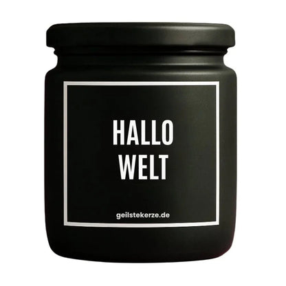 Duftkerze mit Spruch von geilstekerze ist der neue Geschenketrend. Diese witzige Kerze Vegane Bio-Kerze mit Spruch – HALLO WELT brennt mega lange sagenhafte 80 Stunde, hochwertige ätherische Öle schaffen beste Duftverteilung. Mit 1400 lustigen Sprüchen perfekt zum Verschenken. Handgemacht in Deutschland von geilstekerze.de -Die beste Duftkerze die du kaufen kannst.