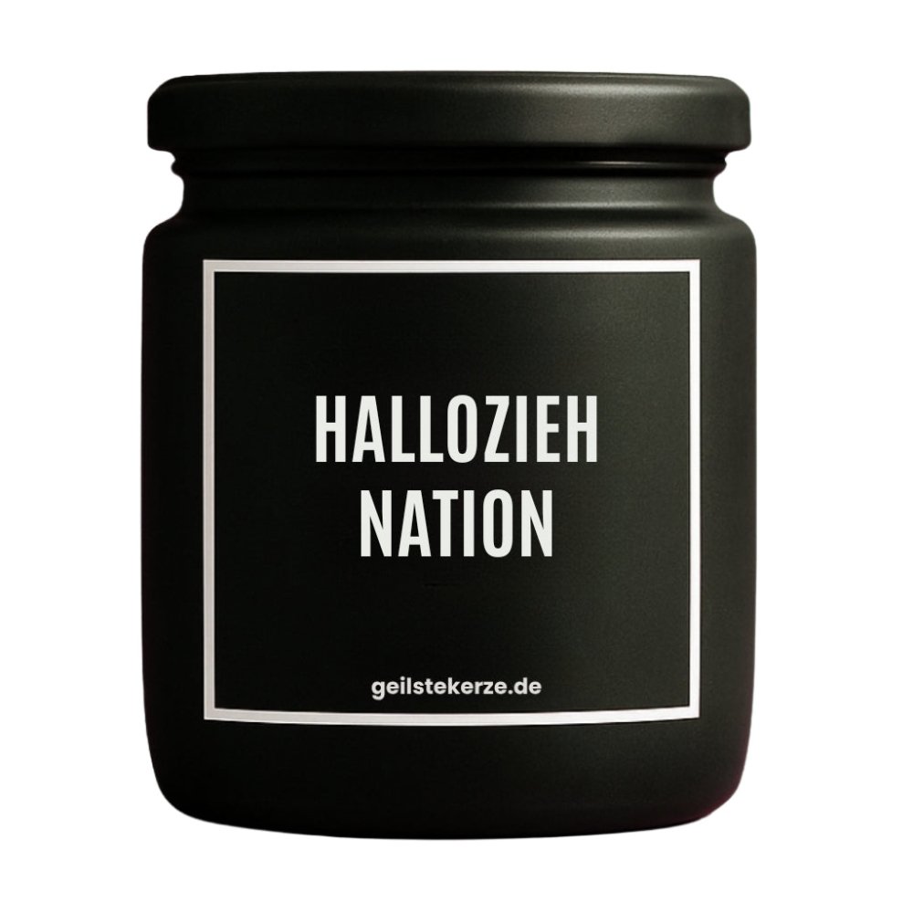 Duftkerze mit Spruch von geilstekerze ist der neue Geschenketrend. Diese witzige Kerze Vegane Bio-Kerze mit Spruch – HALLOZIEHNATION brennt mega lange sagenhafte 80 Stunde, hochwertige ätherische Öle schaffen beste Duftverteilung. Mit 1400 lustigen Sprüchen perfekt zum Verschenken. Handgemacht in Deutschland von geilstekerze.de -Die beste Duftkerze die du kaufen kannst.