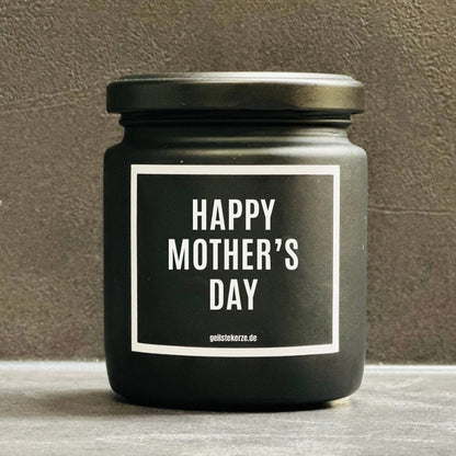 Duftkerze mit Spruch von geilstekerze ist der neue Geschenketrend. Diese witzige Kerze Vegane Bio-Kerze mit Spruch – HAPPY MOTHER‘S DAY brennt mega lange sagenhafte 80 Stunde, hochwertige ätherische Öle schaffen beste Duftverteilung. Mit 1400 lustigen Sprüchen perfekt zum Verschenken. Handgemacht in Deutschland von geilstekerze.de -Die beste Duftkerze die du kaufen kannst.