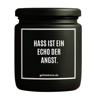 Duftkerze mit Spruch von geilstekerze ist der neue Geschenketrend. Diese witzige Kerze Vegane Bio-Kerze mit Spruch – HASS IST EIN ECHO DER ANGST. brennt mega lange sagenhafte 80 Stunde, hochwertige ätherische Öle schaffen beste Duftverteilung. Mit 1400 lustigen Sprüchen perfekt zum Verschenken. Handgemacht in Deutschland von geilstekerze.de -Die beste Duftkerze die du kaufen kannst.