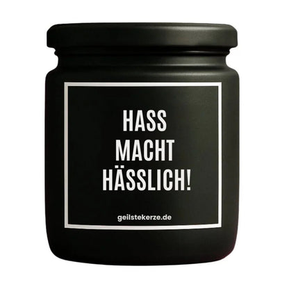 Duftkerze mit Spruch von geilstekerze ist der neue Geschenketrend. Diese witzige Kerze Vegane Bio-Kerze mit Spruch – HASS MACHT HÄSSLICH! brennt mega lange sagenhafte 80 Stunde, hochwertige ätherische Öle schaffen beste Duftverteilung. Mit 1400 lustigen Sprüchen perfekt zum Verschenken. Handgemacht in Deutschland von geilstekerze.de -Die beste Duftkerze die du kaufen kannst.