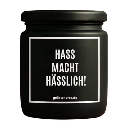 Duftkerze mit Spruch von geilstekerze ist der neue Geschenketrend. Diese witzige Kerze Vegane Bio-Kerze mit Spruch – HASS MACHT HÄSSLICH! brennt mega lange sagenhafte 80 Stunde, hochwertige ätherische Öle schaffen beste Duftverteilung. Mit 1400 lustigen Sprüchen perfekt zum Verschenken. Handgemacht in Deutschland von geilstekerze.de -Die beste Duftkerze die du kaufen kannst.