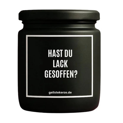 Duftkerze mit Spruch von geilstekerze ist der neue Geschenketrend. Diese witzige Kerze Vegane Bio-Kerze mit Spruch – HAST DU LACK GESOFFEN? brennt mega lange sagenhafte 80 Stunde, hochwertige ätherische Öle schaffen beste Duftverteilung. Mit 1400 lustigen Sprüchen perfekt zum Verschenken. Handgemacht in Deutschland von geilstekerze.de -Die beste Duftkerze die du kaufen kannst.