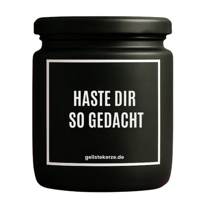 Duftkerze mit Spruch von geilstekerze ist der neue Geschenketrend. Diese witzige Kerze Vegane Bio-Kerze mit Spruch – HASTE DIR SO GEDACHT brennt mega lange sagenhafte 80 Stunde, hochwertige ätherische Öle schaffen beste Duftverteilung. Mit 1400 lustigen Sprüchen perfekt zum Verschenken. Handgemacht in Deutschland von geilstekerze.de -Die beste Duftkerze die du kaufen kannst.