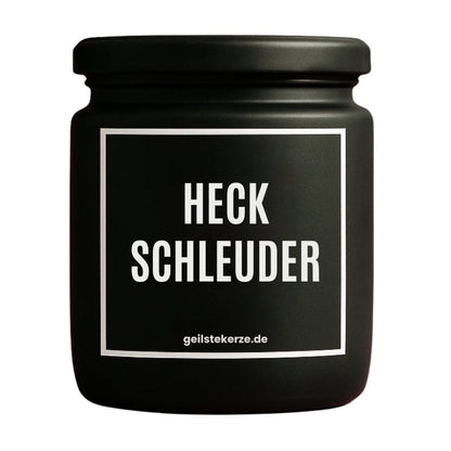 Duftkerze mit Spruch von geilstekerze ist der neue Geschenketrend. Diese witzige Kerze Vegane Bio-Kerze mit Spruch – HECKSCHLEUDER brennt mega lange sagenhafte 80 Stunde, hochwertige ätherische Öle schaffen beste Duftverteilung. Mit 1400 lustigen Sprüchen perfekt zum Verschenken. Handgemacht in Deutschland von geilstekerze.de -Die beste Duftkerze die du kaufen kannst.