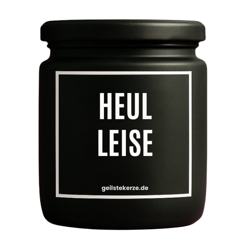 Duftkerze mit Spruch von geilstekerze ist der neue Geschenketrend. Diese witzige Kerze Vegane Bio-Kerze mit Spruch – HEUL LEISE brennt mega lange sagenhafte 80 Stunde, hochwertige ätherische Öle schaffen beste Duftverteilung. Mit 1400 lustigen Sprüchen perfekt zum Verschenken. Handgemacht in Deutschland von geilstekerze.de -Die beste Duftkerze die du kaufen kannst.