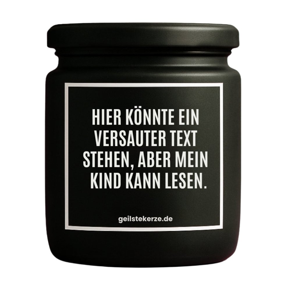 Duftkerze mit Spruch von geilstekerze ist der neue Geschenketrend. Diese witzige Kerze Vegane Bio-Kerze mit Spruch – HIER KÖNNTE EIN VERSAUTER SPRUCH STEHEN, ABER MEIN KIND KANN LESEN. brennt mega lange sagenhafte 80 Stunde, hochwertige ätherische Öle schaffen beste Duftverteilung. Mit 1400 lustigen Sprüchen perfekt zum Verschenken. Handgemacht in Deutschland von geilstekerze.de -Die beste Duftkerze die du kaufen kannst.