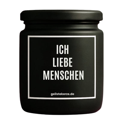 Duftkerze mit Spruch von geilstekerze ist der neue Geschenketrend. Diese witzige Kerze Vegane Bio-Kerze mit Spruch – ICH LIEBE MENSCHEN brennt mega lange sagenhafte 80 Stunde, hochwertige ätherische Öle schaffen beste Duftverteilung. Mit 1400 lustigen Sprüchen perfekt zum Verschenken. Handgemacht in Deutschland von geilstekerze.de -Die beste Duftkerze die du kaufen kannst.