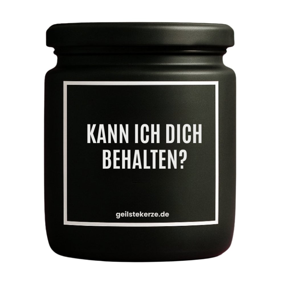 Duftkerze mit Spruch von geilstekerze ist der neue Geschenketrend. Diese witzige Kerze Vegane Bio-Kerze mit Spruch – KANN ICH DICH BEHALTEN brennt mega lange sagenhafte 80 Stunde, hochwertige ätherische Öle schaffen beste Duftverteilung. Mit 1400 lustigen Sprüchen perfekt zum Verschenken. Handgemacht in Deutschland von geilstekerze.de -Die beste Duftkerze die du kaufen kannst.