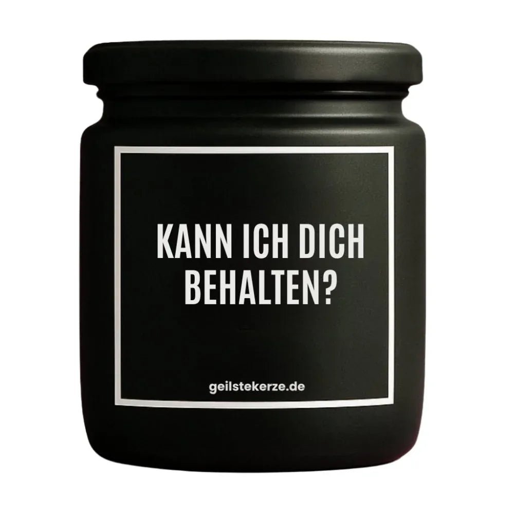 Duftkerze mit Spruch von geilstekerze ist der neue Geschenketrend. Diese witzige Kerze Vegane Bio-Kerze mit Spruch – KANN ICH DICH BEHALTEN brennt mega lange sagenhafte 80 Stunde, hochwertige ätherische Öle schaffen beste Duftverteilung. Mit 1400 lustigen Sprüchen perfekt zum Verschenken. Handgemacht in Deutschland von geilstekerze.de -Die beste Duftkerze die du kaufen kannst.