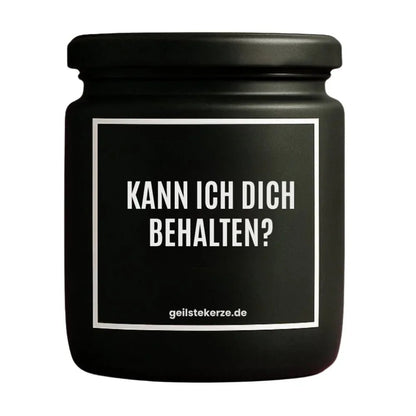 Duftkerze mit Spruch von geilstekerze ist der neue Geschenketrend. Diese witzige Kerze Vegane Bio-Kerze mit Spruch – KANN ICH DICH BEHALTEN brennt mega lange sagenhafte 80 Stunde, hochwertige ätherische Öle schaffen beste Duftverteilung. Mit 1400 lustigen Sprüchen perfekt zum Verschenken. Handgemacht in Deutschland von geilstekerze.de -Die beste Duftkerze die du kaufen kannst.