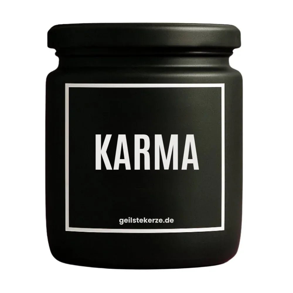 Duftkerze mit Spruch von geilstekerze ist der neue Geschenketrend. Diese witzige Kerze Vegane Bio-Kerze mit Spruch – KARMA brennt mega lange sagenhafte 80 Stunde, hochwertige ätherische Öle schaffen beste Duftverteilung. Mit 1400 lustigen Sprüchen perfekt zum Verschenken. Handgemacht in Deutschland von geilstekerze.de -Die beste Duftkerze die du kaufen kannst.