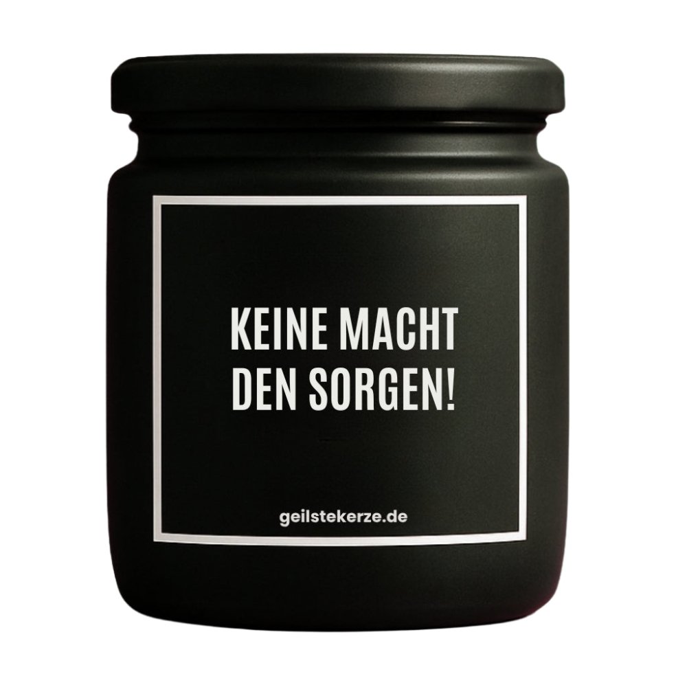 Duftkerze mit Spruch von geilstekerze ist der neue Geschenketrend. Diese witzige Kerze Vegane Bio-Kerze mit Spruch – KEINE MACHT DEN SORGEN! brennt mega lange sagenhafte 80 Stunde, hochwertige ätherische Öle schaffen beste Duftverteilung. Mit 1400 lustigen Sprüchen perfekt zum Verschenken. Handgemacht in Deutschland von geilstekerze.de -Die beste Duftkerze die du kaufen kannst.